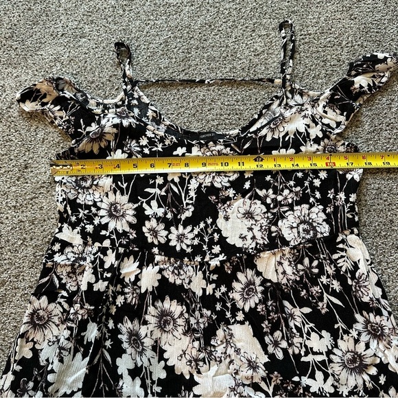 Forever 21 L Black White Floral Off Shoulder Top R $35 - Picture 5 of 10